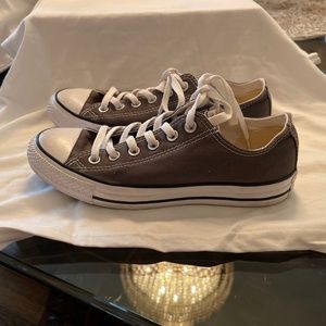 Converse low top sneakers in Grey - Like New